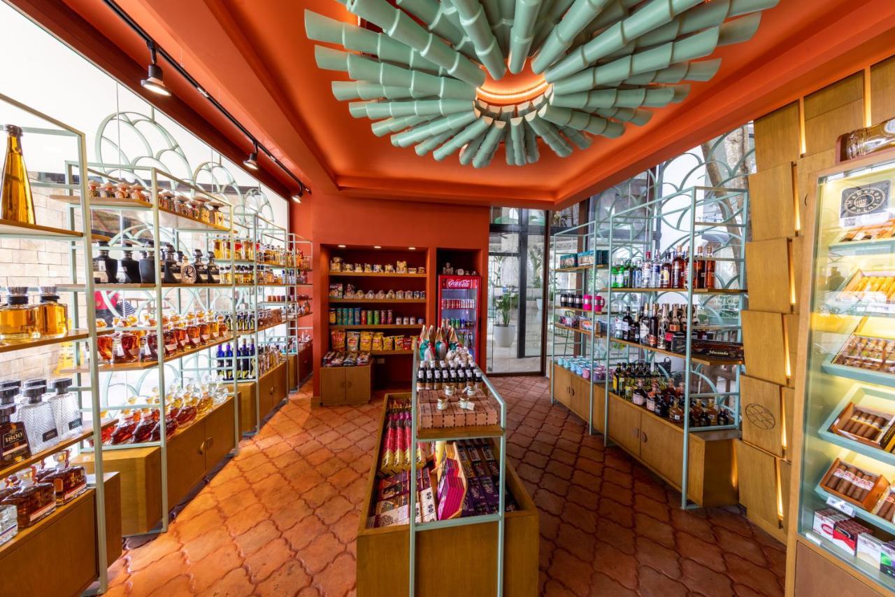 Bahia Principe Grand Tulum Hotel Riviera Maya Екстериор снимка A shop in the airport