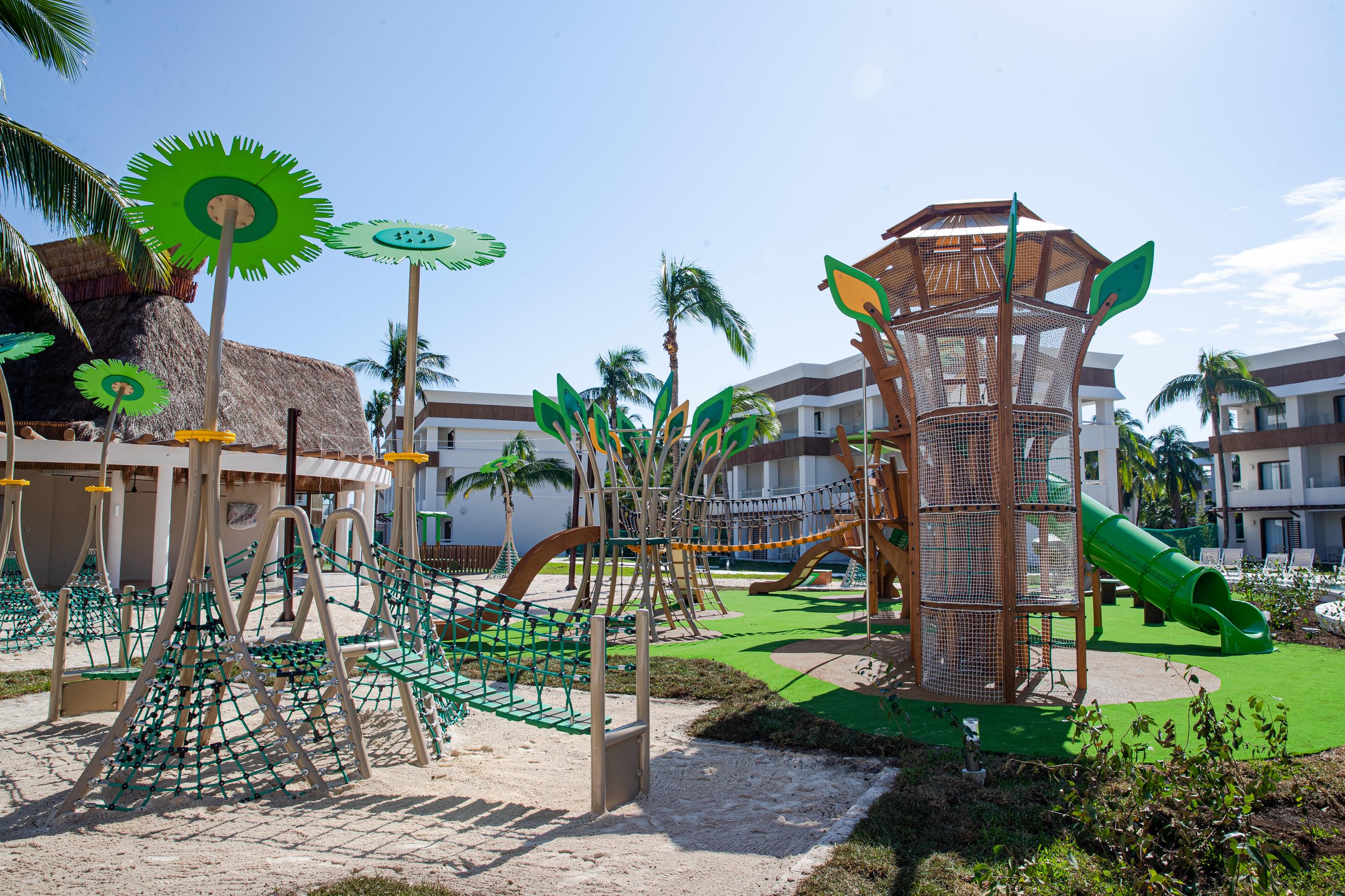 Bahia Principe Grand Tulum Hotel Riviera Maya Екстериор снимка Playground at the Grand Palladium Hotel, Cancun, Mexico