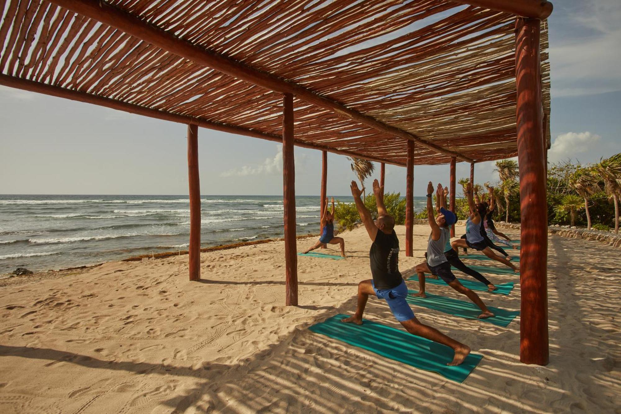 Bahia Principe Grand Tulum Hotel Riviera Maya Екстериор снимка A yoga class at the beach
